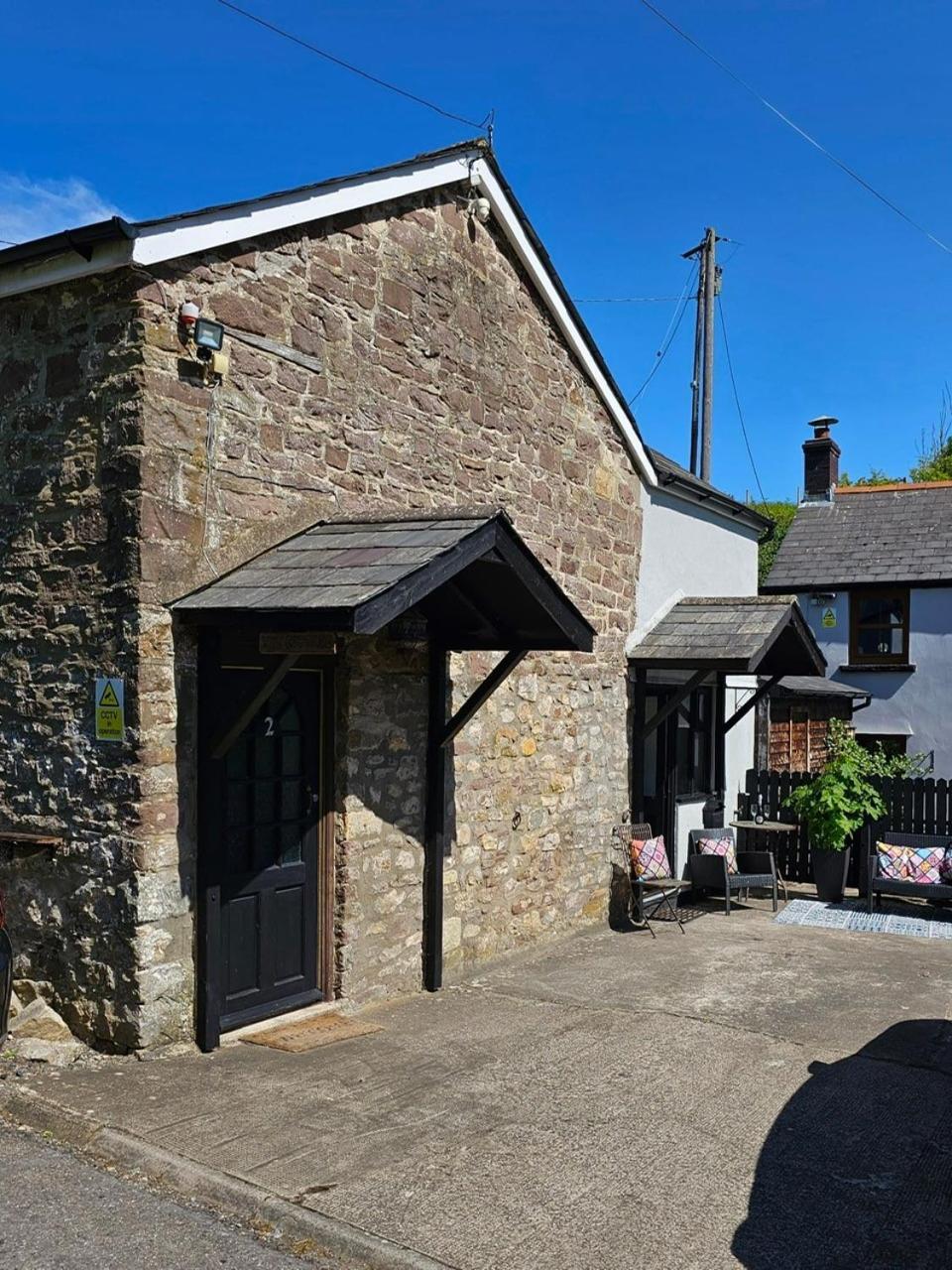 The Cottage Govilon Exteriér fotografie